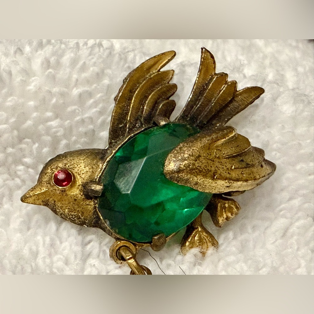 Fred Gray Late 30s-40s Jelly Belly Bird Brooch